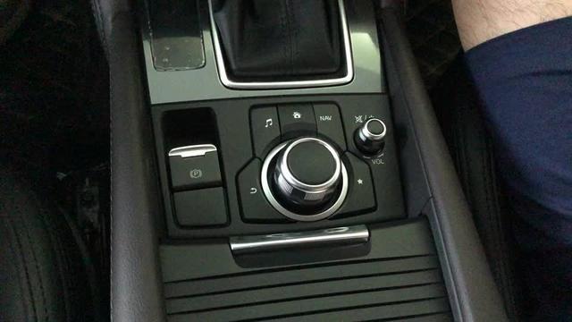 新阿特兹车内控制调节旋钮详解。