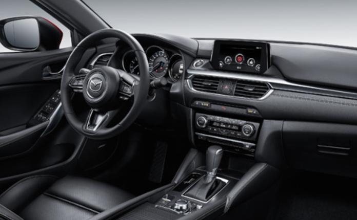 阿特兹 全新Mazda6Atenza的内饰所使用的树脂零件和装饰素材、装饰零件等各种材料的质感，不仅是外观考究，还彻底追求手触碰时的良好触感、体现了物体原本自然的表面质感。打造作为旗舰B级车应有的高品质和真质感。