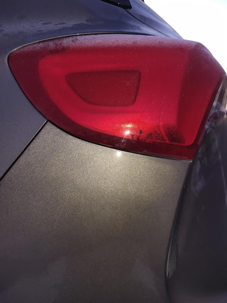 昂科威 我的车后尾灯为什么右边缝隙比左边大
