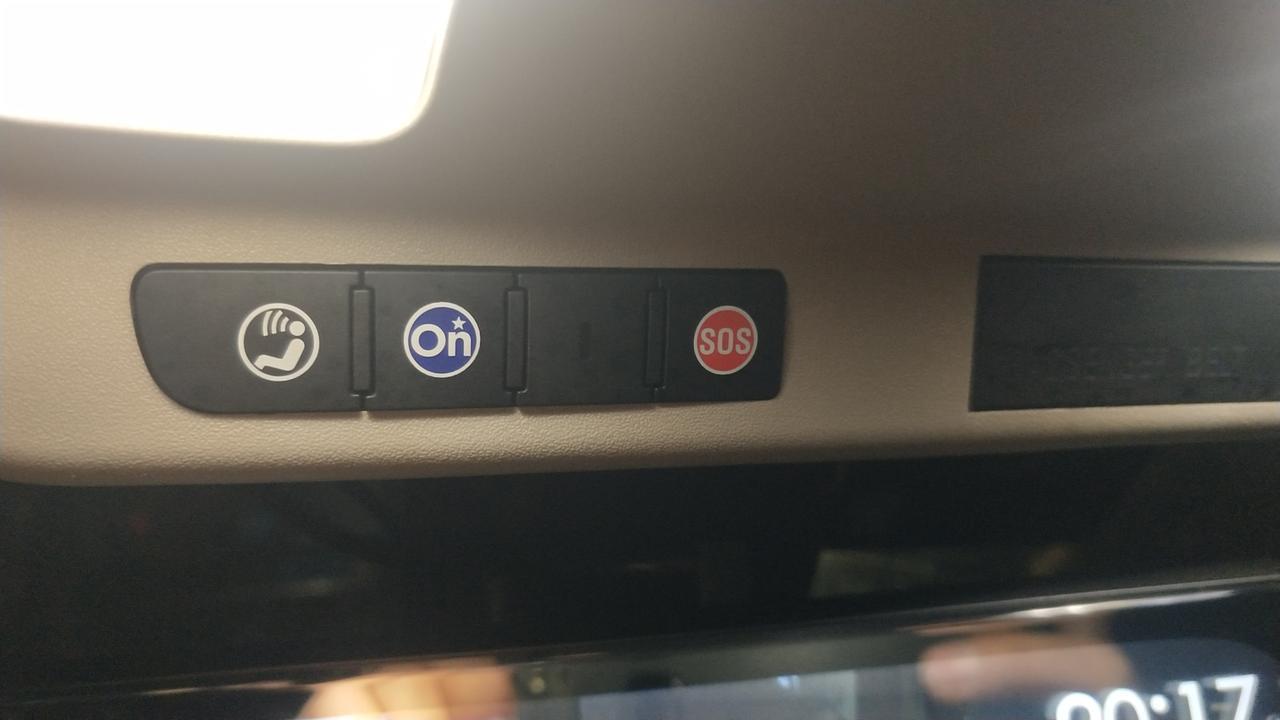 15年别克昂科威1.5T顶上这个三个按钮是干嘛用的？为什么按键不起作用。