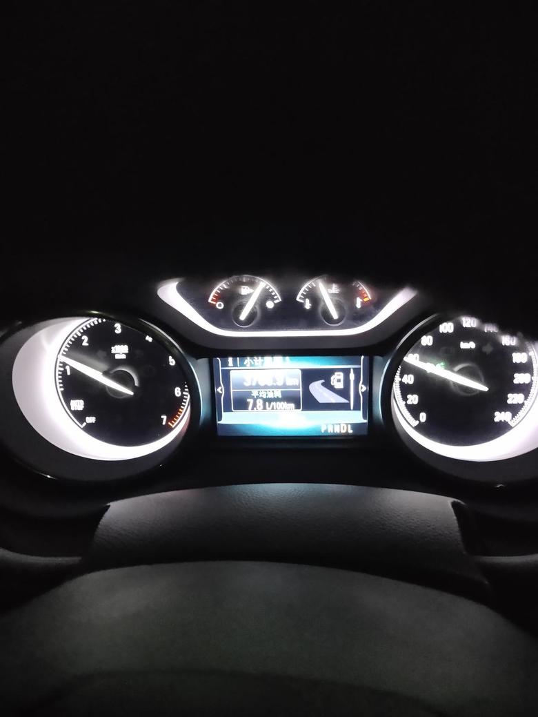昂科威1.5精英有自动升降玻璃吗？后视镜必须在车内操作，有没有遥控或者改装到钥匙遥控吗？