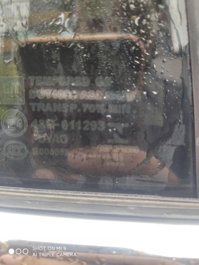 昂科威 今天突然发现车窗玻璃生产日期相差有点大，有20年的，也有21年的。可是车子的铭牌是写着是21年一月的车啊。有没有懂怎么看这日期的朋友，我这车这样没问题吧？