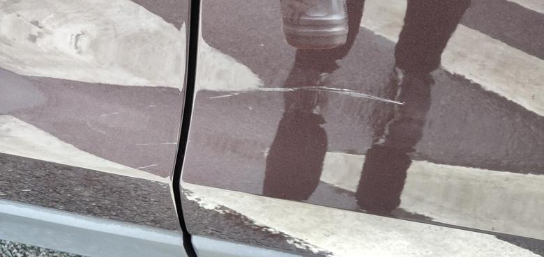 昂科威28T精英有必要贴隐形车衣吗，停车场经常被开门刮到