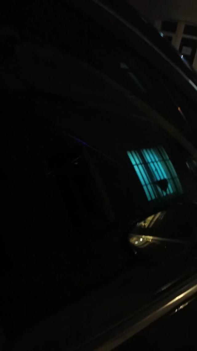 昂科威 新买的车小白，这车停好锁上后，有小红点闪烁是什么原因，求大神指点
