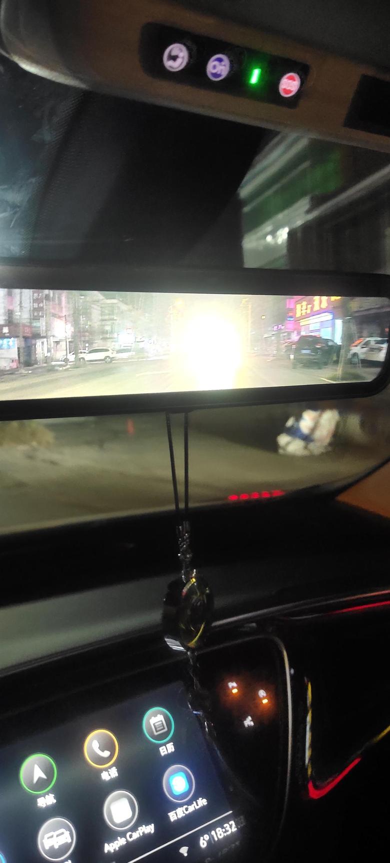昂科威 2021款豪华版内后视镜，(流媒体的）晚上看后方来车的灯，模糊的，车友们是不是都一样？