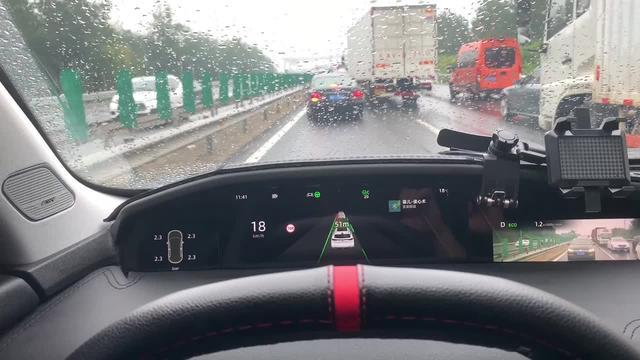 长安uni k-高速堵车开自动驾驶，省心！