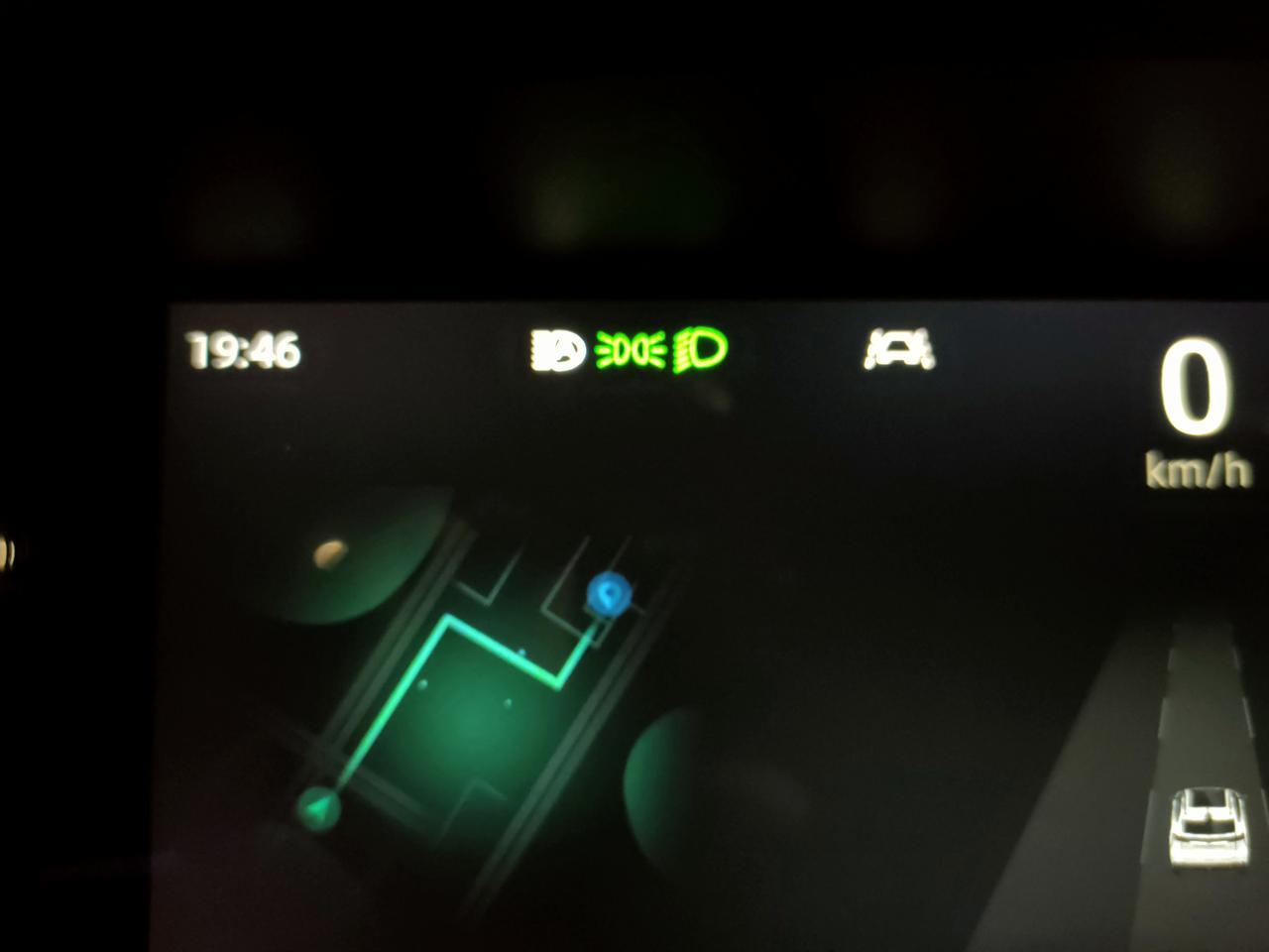 长安uni k-这个自动大灯2个绿色和3个绿色是什么意思？