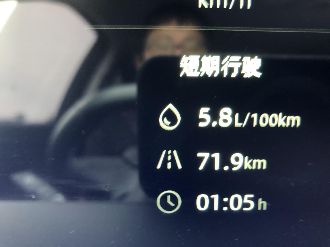长安uni k-从小海坨山一路下山，途径延庆，昌平，怀柔，终于到达顺义。经过京礼高速，京藏高速，北京六环路，顺平路，总里程80公里，共花费2个小时的时间，机车显示的油耗是5.8L/100km有点出乎意料！国产2.0T发动机感觉在能耗方面的做的不错！
