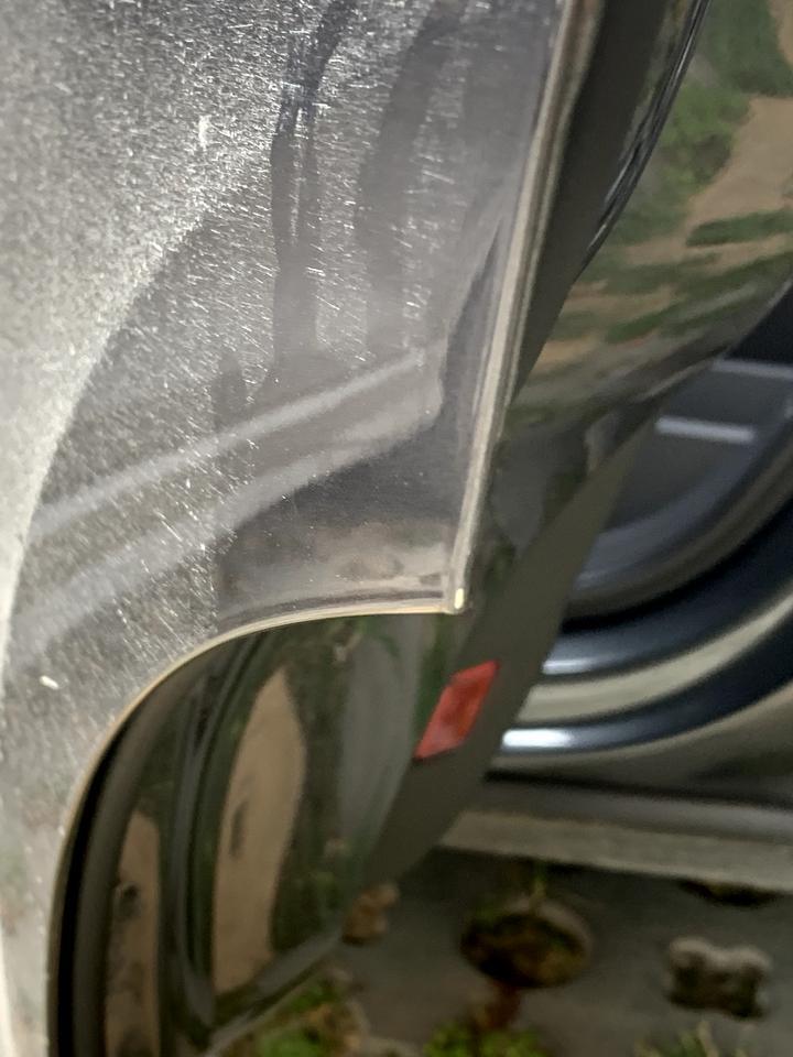 奥迪q3 后侧车门底漆刮掉了，不处理有影响吗？会不会脱漆或者生锈