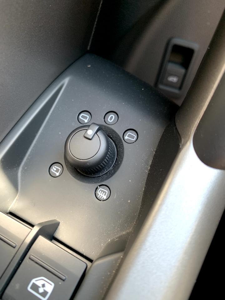 奥迪q3 另外问一下，新款Q3可以用钥匙控制车窗开启和关闭么？