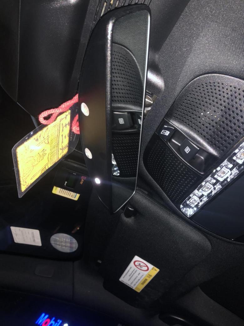 奔驰s级 车内后视镜的底下有个小圆灯。按键全部关闭了，还是关不掉它