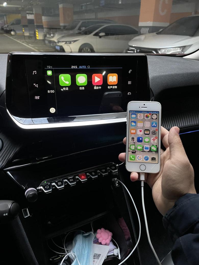 长安uni v-最近有发现车载互联，好像每一家的车企做的都不像苹果的carplay界面那么美观。