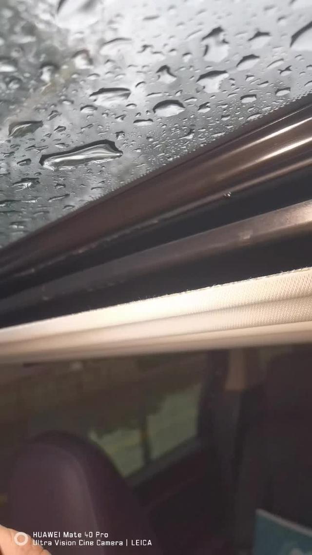 传祺m8 你们的天窗漏水吗。下了十几分钟雨就这样了。买了一个多月刚发现