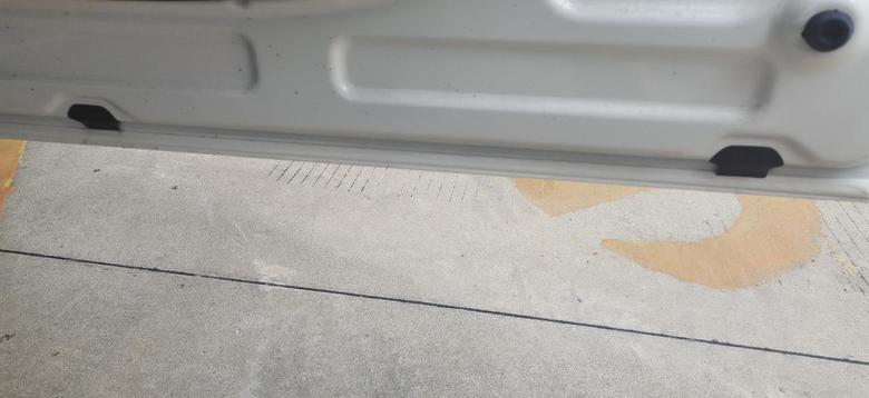 传祺gs4 新车车门下面的塞子，就是堵孔的，说是排水孔，要不要全拔掉，我看了一下，每个车门就拔了一个