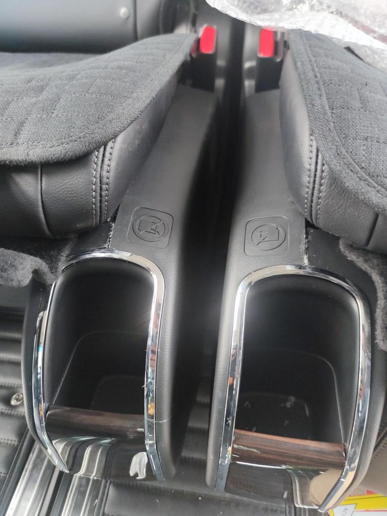 奥德赛 21款智享版装个腿托弄成这样银色镀铬条卡扣折了好几个装不贴合了原厂能修复吗？
