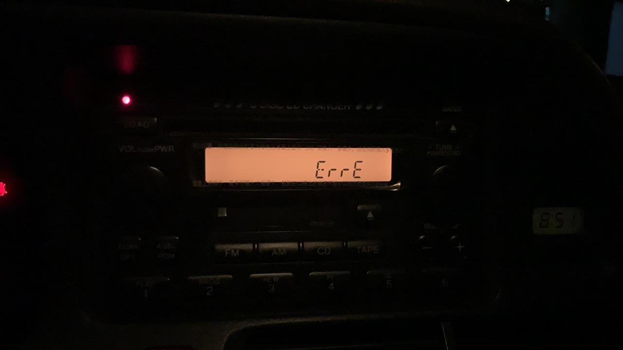 2004款本田奥德赛收音机故障，求大神。断电后重启还是如下图