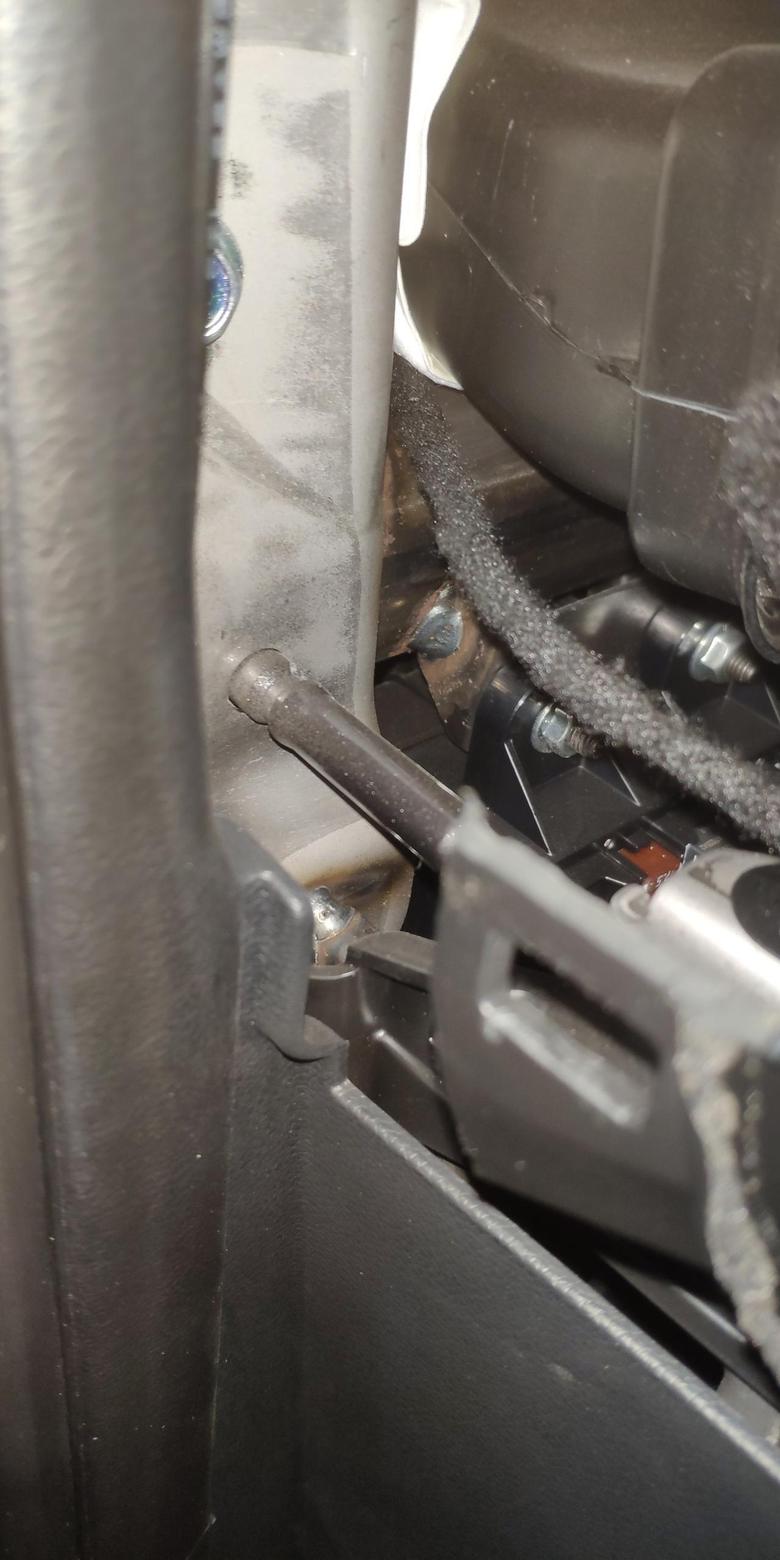 传祺gs4 20款GS4，用车近1年，突然发现仪表台后的焊点已经生锈了。这是正常水平，还是比较差？