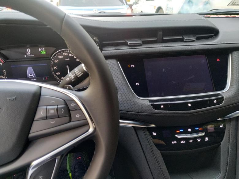 凯迪拉克xt5 有没有最近提202008月份生产的车主。请问碰到过行驶途中黑屏的情况吗？行驶中突然黑屏，其他正常。