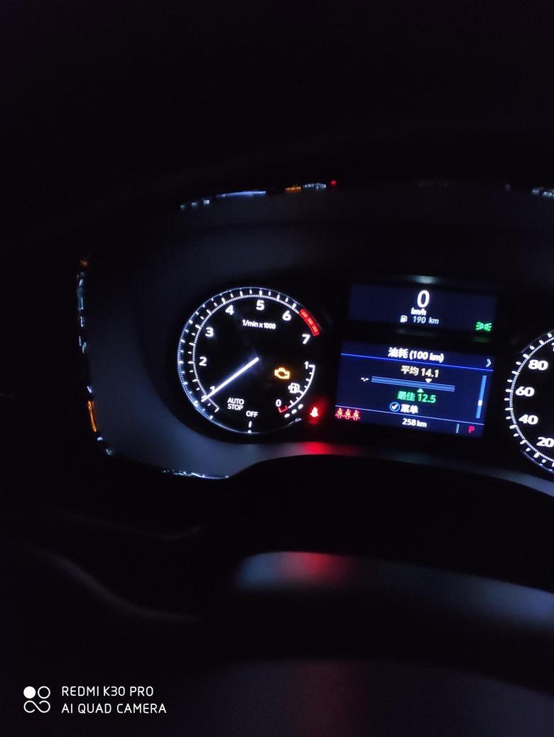 凯迪拉克xt5 刚开了200公里发动机故障灯就亮了怎么回事，正常吗？销售说可能系统升级？
