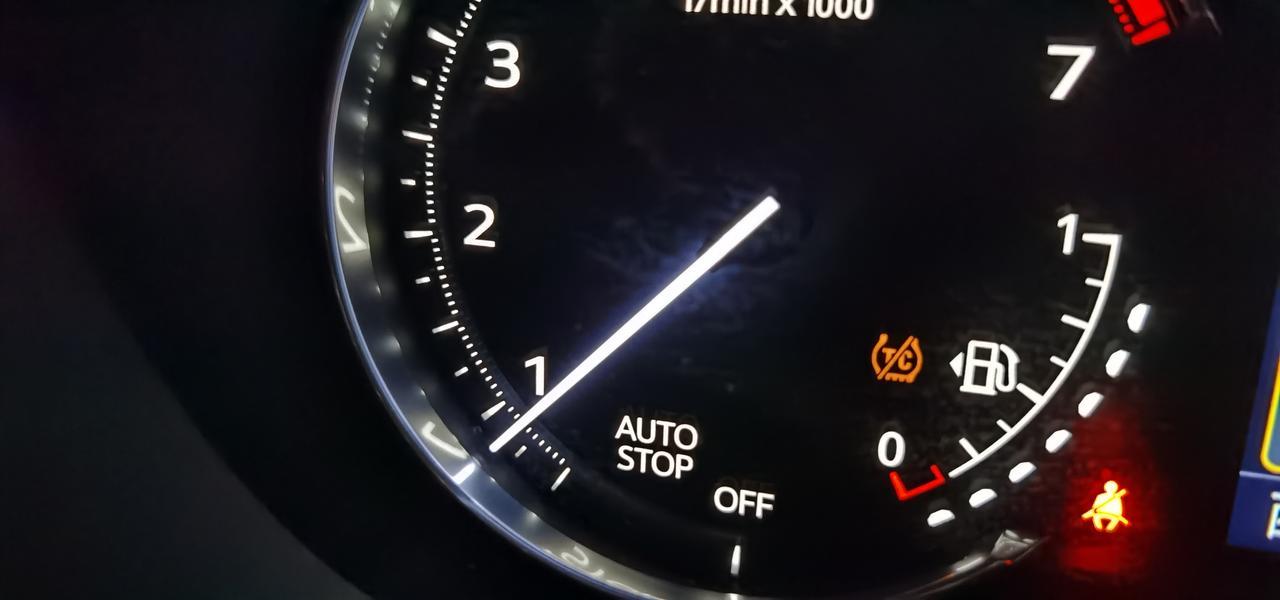 凯迪拉克xt5 油箱表旁边这个橘色的，显示TC是什么意思呢