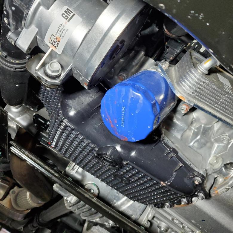凯迪拉克xt5 今天去装发动机护板，居然发现防冻液漏液了这才刚刚买了不到一个月，跑了才1200公里