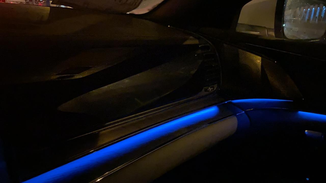 汉dm 副驾驶面板的呼吸氛围灯在行驶的时候是不会亮的吗