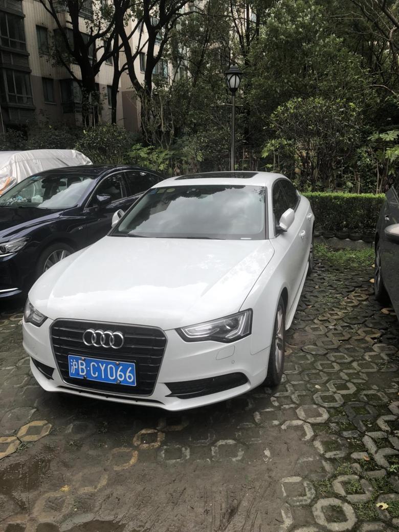 奥迪a5 上海5月上牌，白色四门45低配，全车原版原漆，不烧机油。欢迎上门验车。