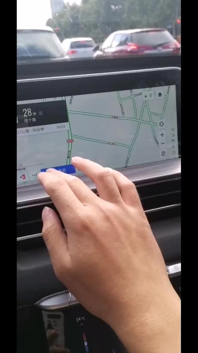 瑞虎8 plus 再来反馈个问题，原车地图屏幕漂移，一个手指头点的时候会各种放大缩小，去了4s也不值得啥情况。。。。