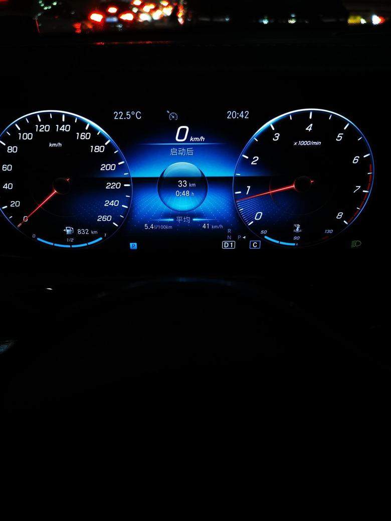 奔驰glb 奔驰SUV百公里5.4个油，加满一箱油越显示可以跑832公里，香不香？