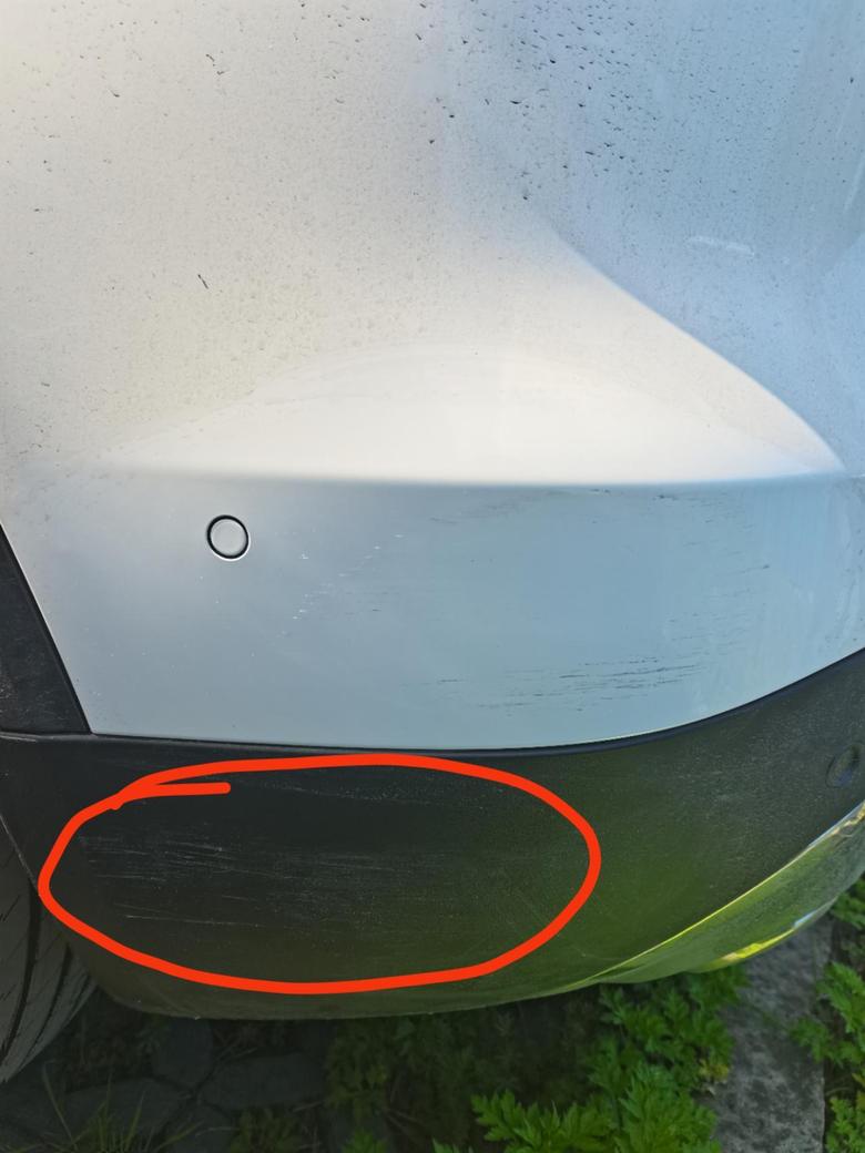 奔驰glb 保险杠黑色塑料刮花了能修复吗？