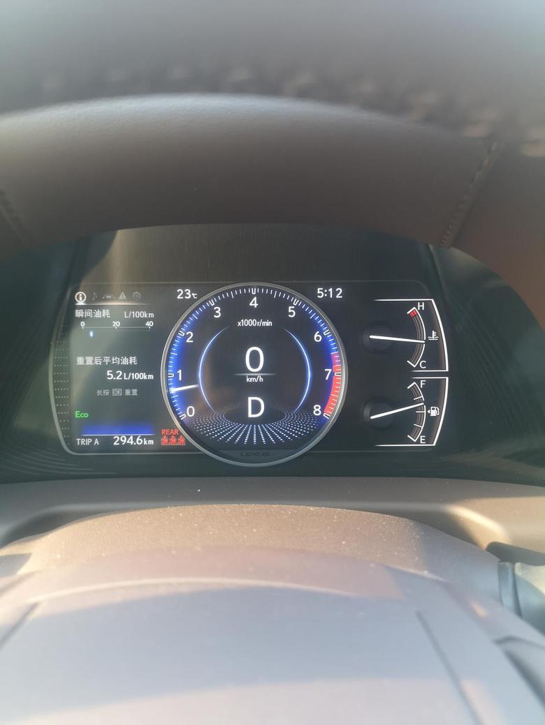 雷克萨斯es 高速定速120km/h正常路面没有山道跑出来的怎么样？你们的车呢多少油耗？