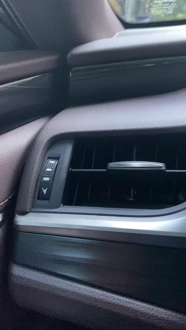 雷克萨斯es ES260新车，早上冷车开起来左边门板有这种吱吱的声音，温度高了这声音就没有了，问问大家是什么情况！