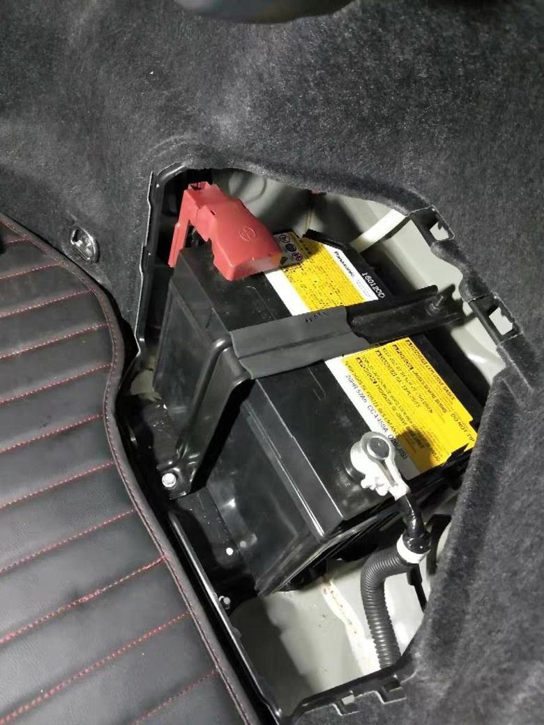 15款雷克萨斯es300h的蓄电池可以换统一的启停电池？