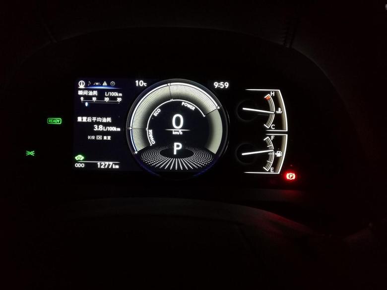 雷克萨斯es ES300h提车三周，开了1200多公里，城市、高速都开过，一直用normal模式，油耗3.8。