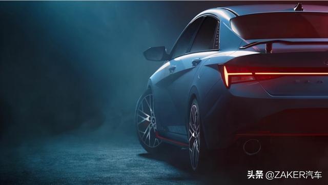 伊兰特新车据悉，新车将在韩国市场推出3款车型，并都将搭载2.0T发动机，发动机最大功率206千瓦，最大扭矩392牛·米，与之匹配的是6速手动和8速双离合变速箱，采用紧凑型车常见的前置前驱布局。