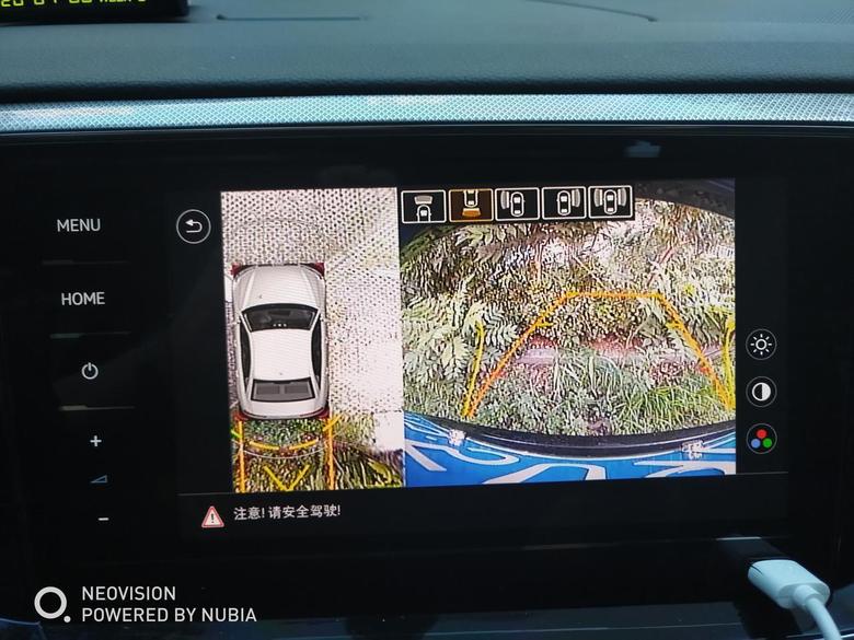 2020款探岳两驱豪华智联版4s店送的360全景影像，都是这样吗(车的左边显示不出来，要靠方向感来回切换)，还是设置问题，帮我改装的师傅说就这样，说新车与这个360全景有些地方不兼容…