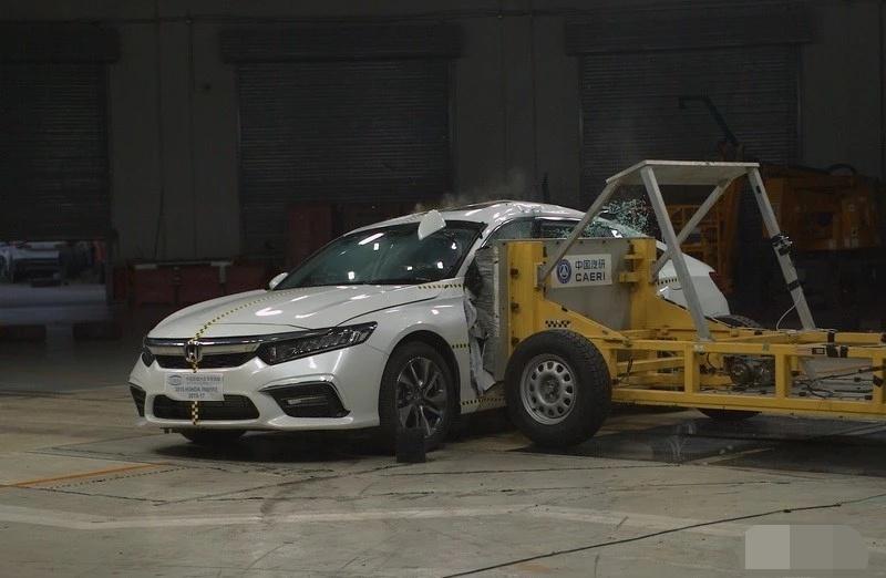 英仕派 2019年11月20日上午，中国保险汽车安全指数管理中心（C-lASl）完成了东风本田汽车有限公司生产的本田牌（lNSPlRE2019款TURBO典雅版）侧面碰撞试验。更多中保研碰撞车型，请关注老王评车。