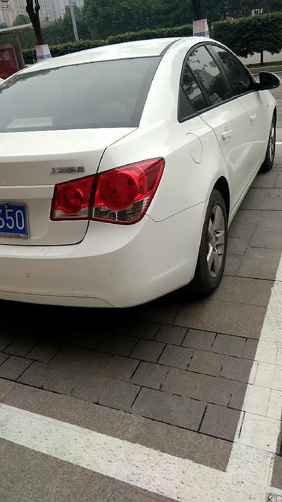 奥迪a3 这款白色上海汽车不错