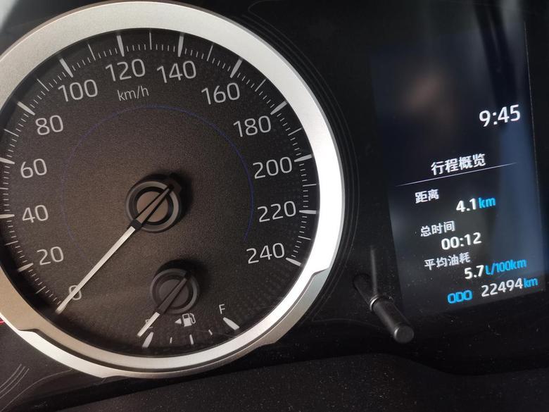 北京市21款雷凌双擎运动版双擎短距离还是不怎么省油的，因为距离短，电机介入的少，有点上坡！平均油耗4.1！