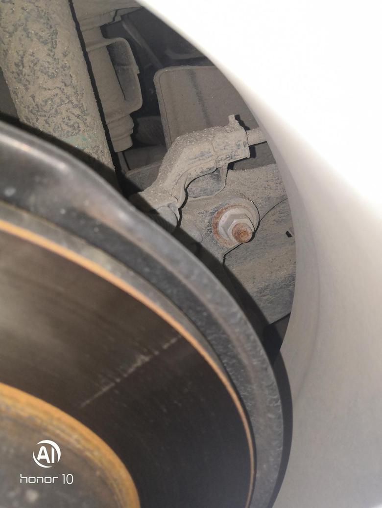 雷凌 后轮胎里面有一个螺丝生锈了，今年4月份才买的，还没做首保呢？
