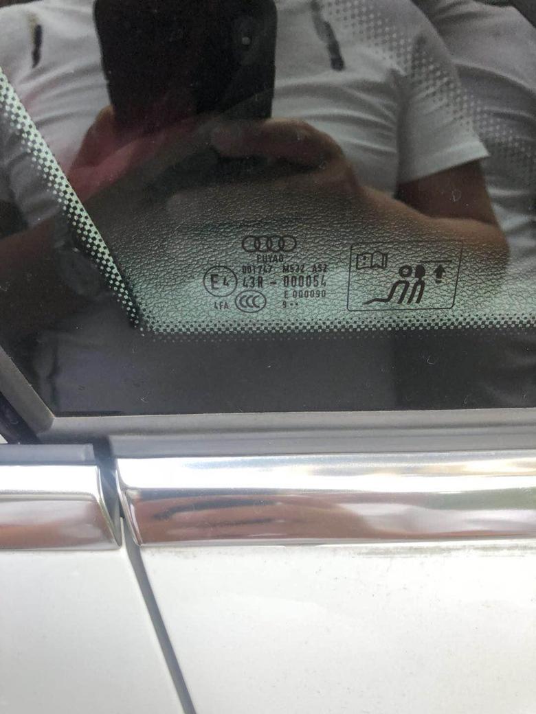 奥迪a3 刚提的A3车，后面的三角窗和其他的玻璃年份一样不一样，会不会有猫腻，
