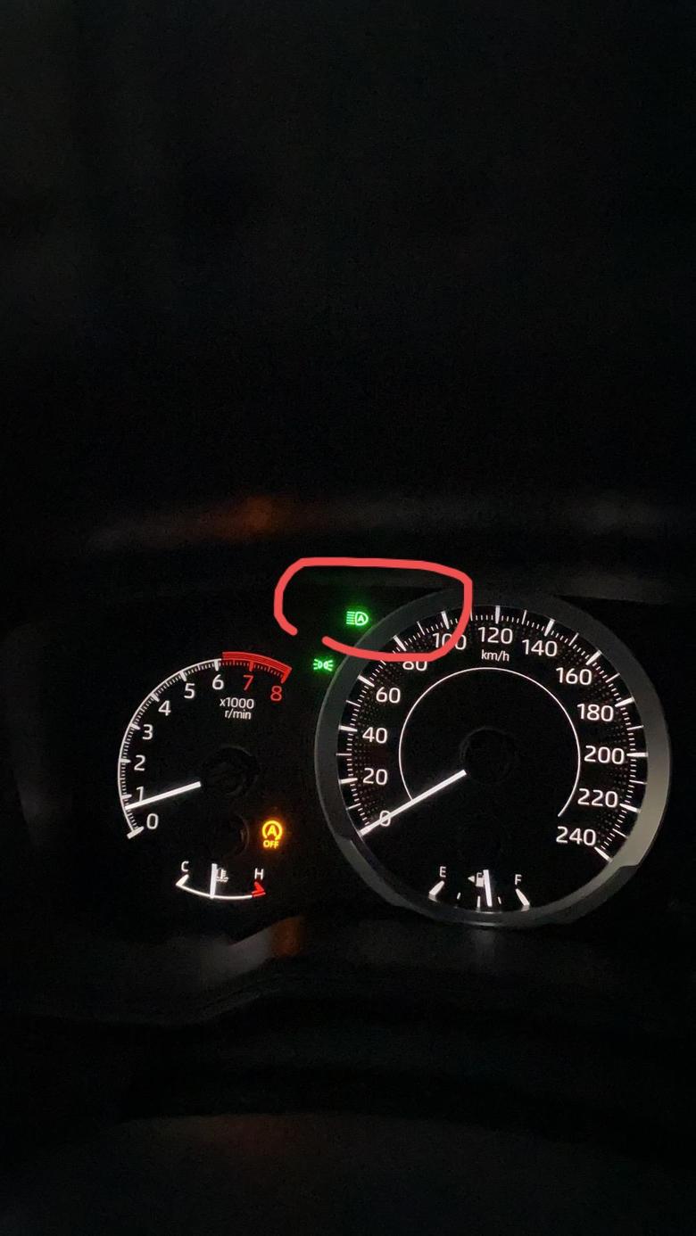 雷凌 这个平行绿色灯光带A的是自动远近光灯吗？近光灯开启是不是自己从auto旋转两下到那个斜着的灯就可以了，但是仪表为什么不显示近光灯标志