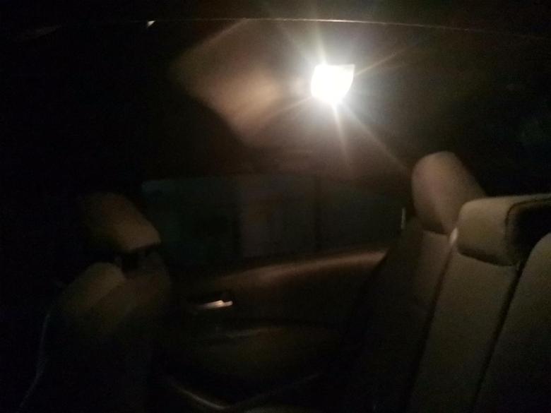 2021版185T豪华版雷凌，锁车后后座灯一直亮是哪里出故障了？