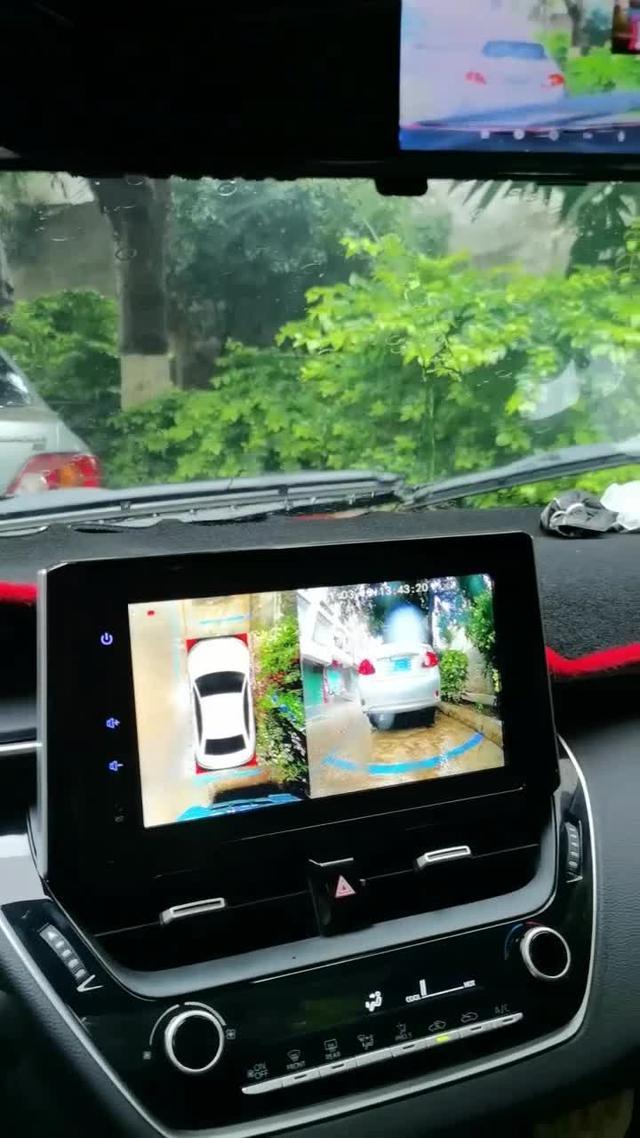 雷凌 最喜欢下雨天的时候，坐在车里听着雨滴拍打声音了