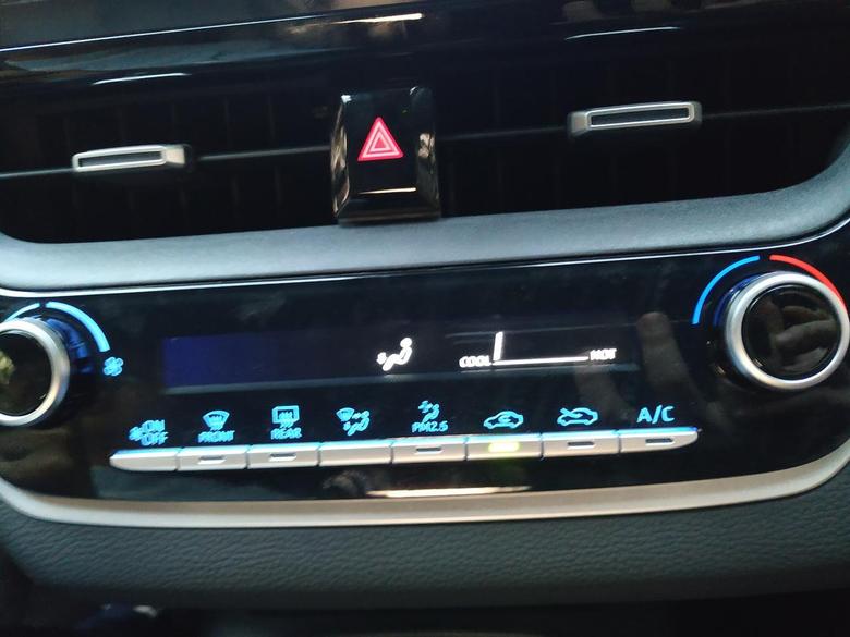 丰田雷凌1.2T豪华上车空调自己打开吗？关了之后如图所示正常吗？