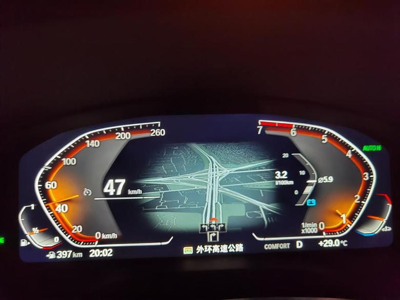 宝马x3 大家行驶中有没发现仪表上的地图显示不清晰，像是掉帧和摩尔纹。一下子感觉low了很多。