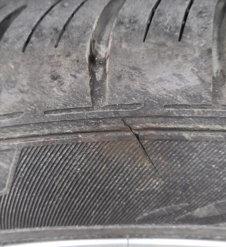 雷凌 左后轮胎，扒开看了下，深度1mm.有必要换吗？