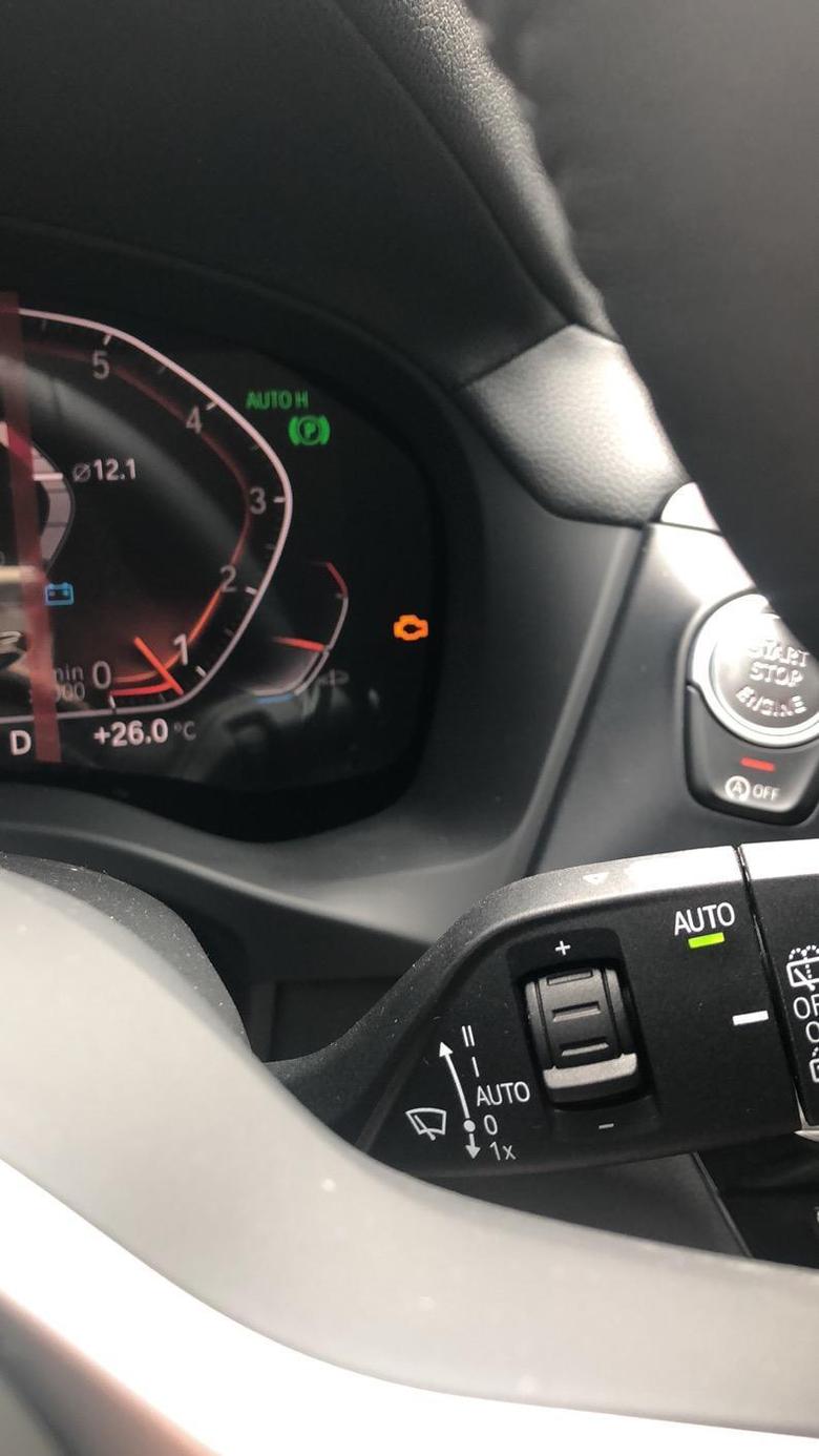 宝马x3 提车一周，发动机故障灯第二次亮起。第一次开回4s，那边说是软件问题，升个级就好了。结果又亮了，心态崩了。
