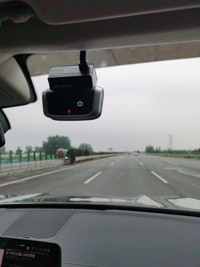 宝马x3 X3安装的原厂行车记录仪为什么不能在驾驶中录像？