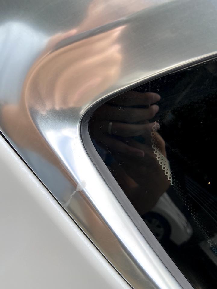 宝马x3 车窗镀铬装饰条停地库可能是滴了空调水、管道水，怎么也洗不掉，各位有没有好办法？